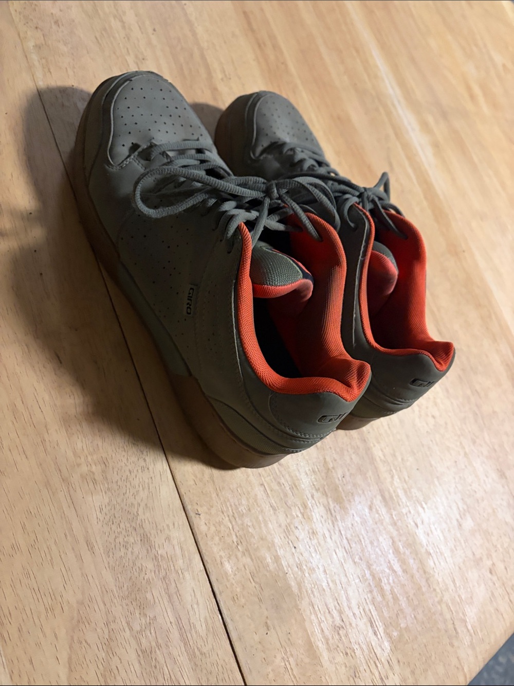 Etnies Olive Green Low-Top Sneaker with Orange Interior